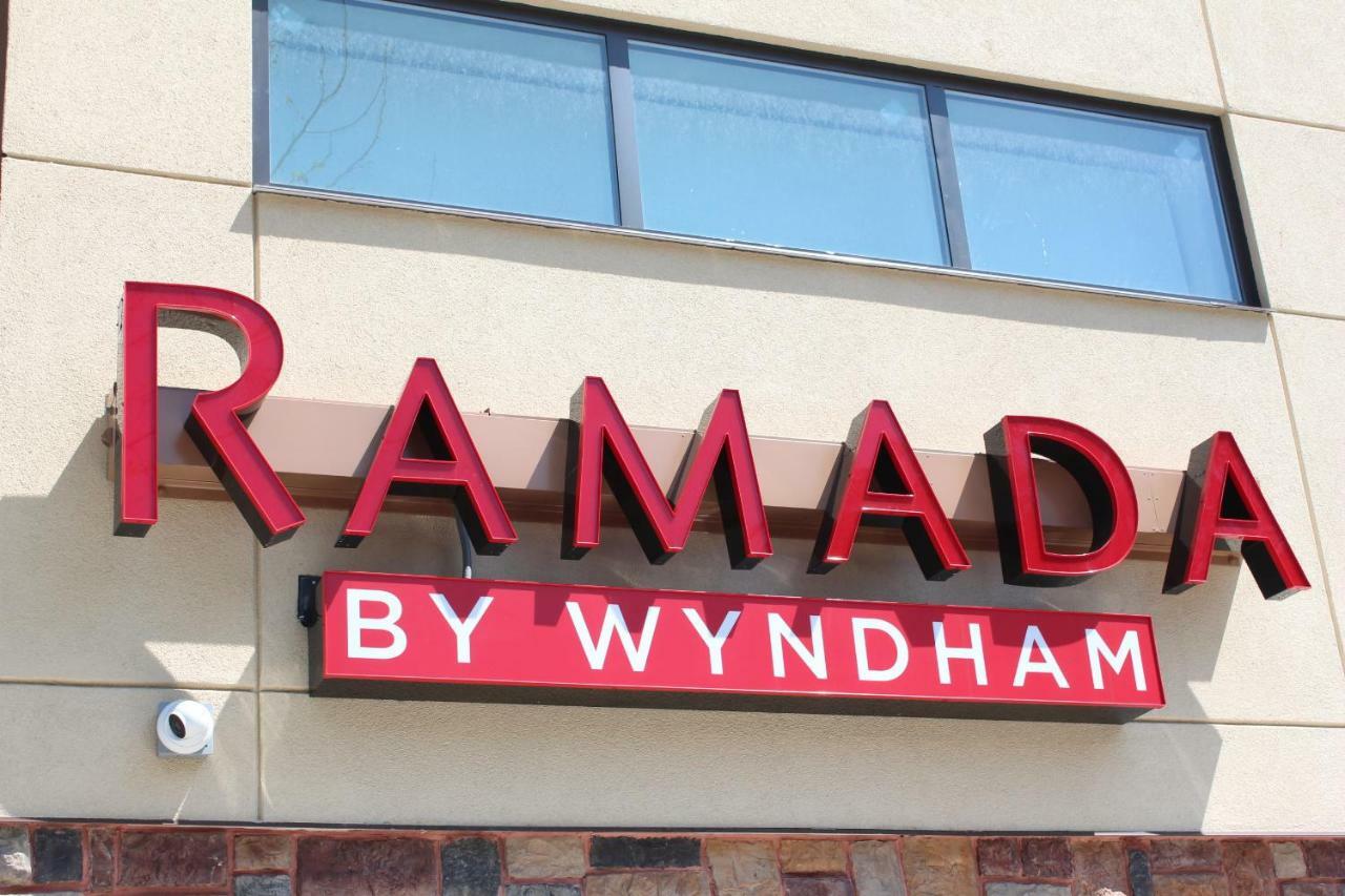 Ramada By Wyndham Bronx Terminal Hotel New York Exterior photo