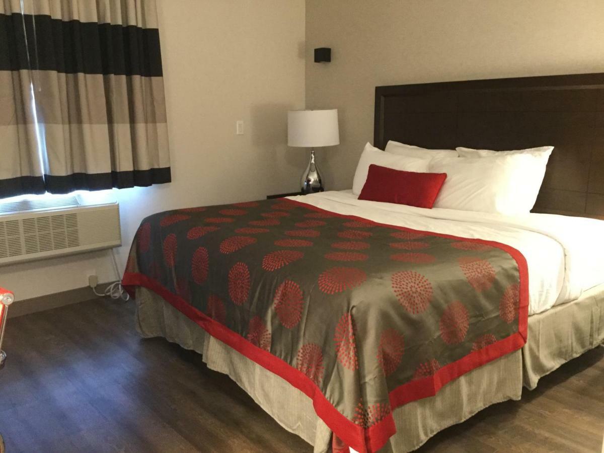 Ramada By Wyndham Bronx Terminal Hotel New York Exterior photo