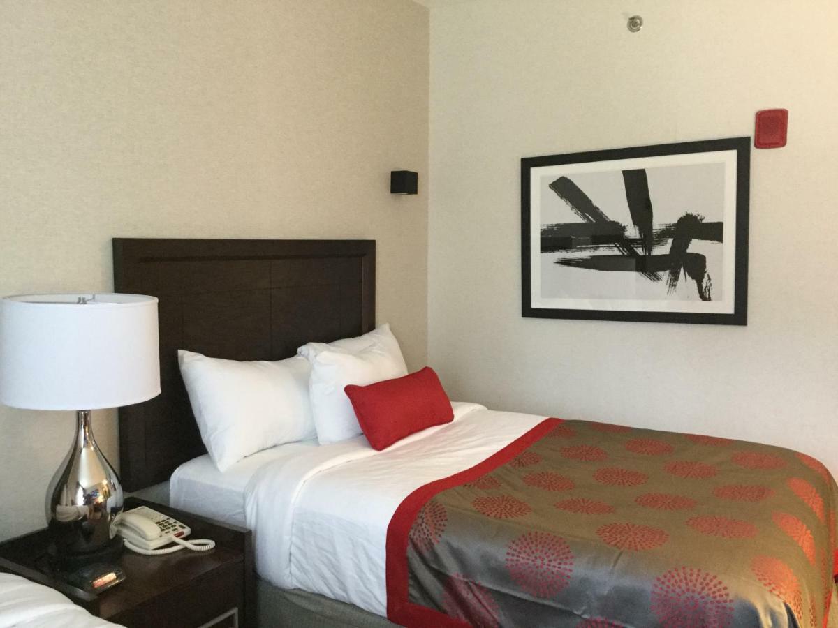 Ramada By Wyndham Bronx Terminal Hotel New York Exterior photo
